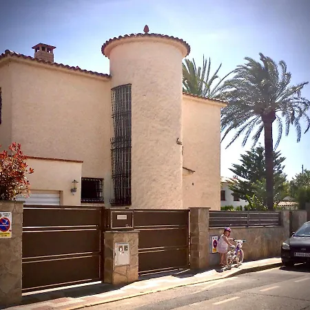 Holiday home Luxurioeses Anwesen Mit Grossem Garten Nahe Cambrils