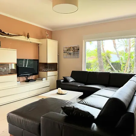 Holiday home Luxurioeses Anwesen Mit Grossem Garten Nahe Cambrils
