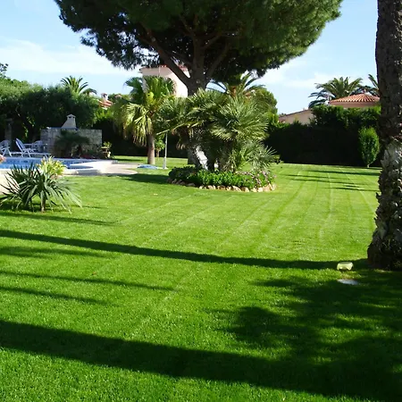 Luxurioeses Anwesen Mit Grossem Garten Nahe