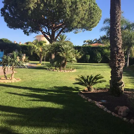 Luxurioeses Anwesen Mit Grossem Garten Nahe